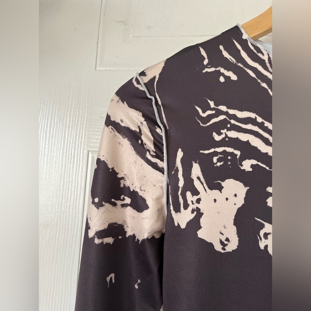 DAILY Marble Print Long-Sleeve Body-con dress - Picture 4 of 7